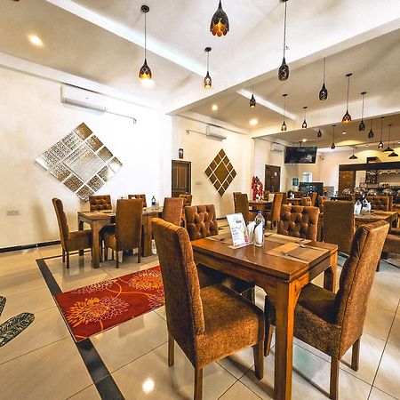 Hotel Northway Vavuniya Buitenkant foto