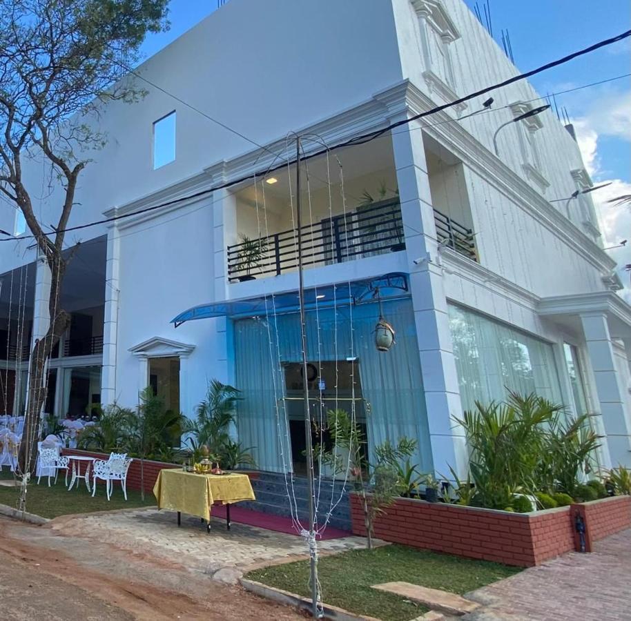 Hotel Northway Vavuniya Buitenkant foto