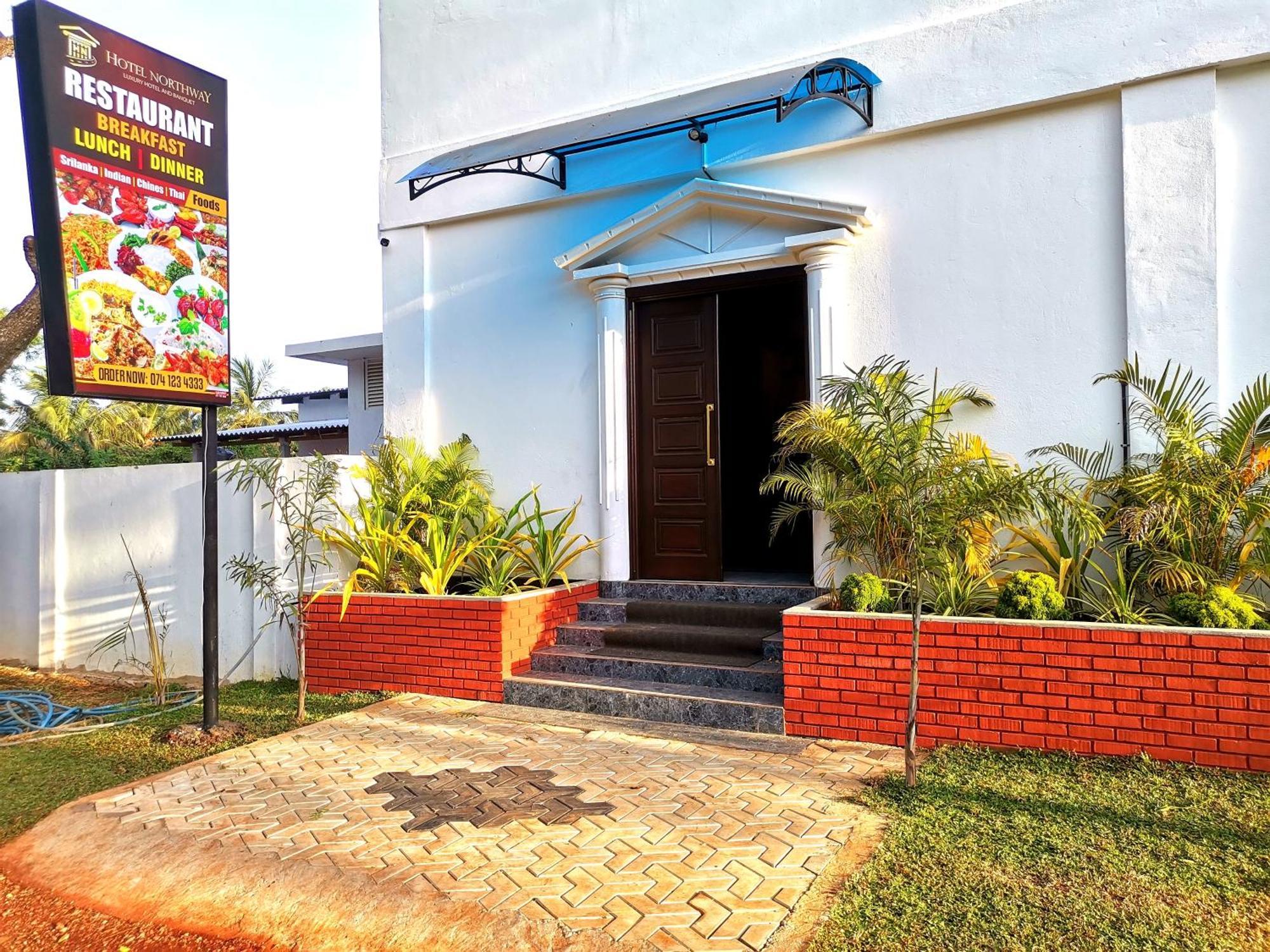 Hotel Northway Vavuniya Buitenkant foto