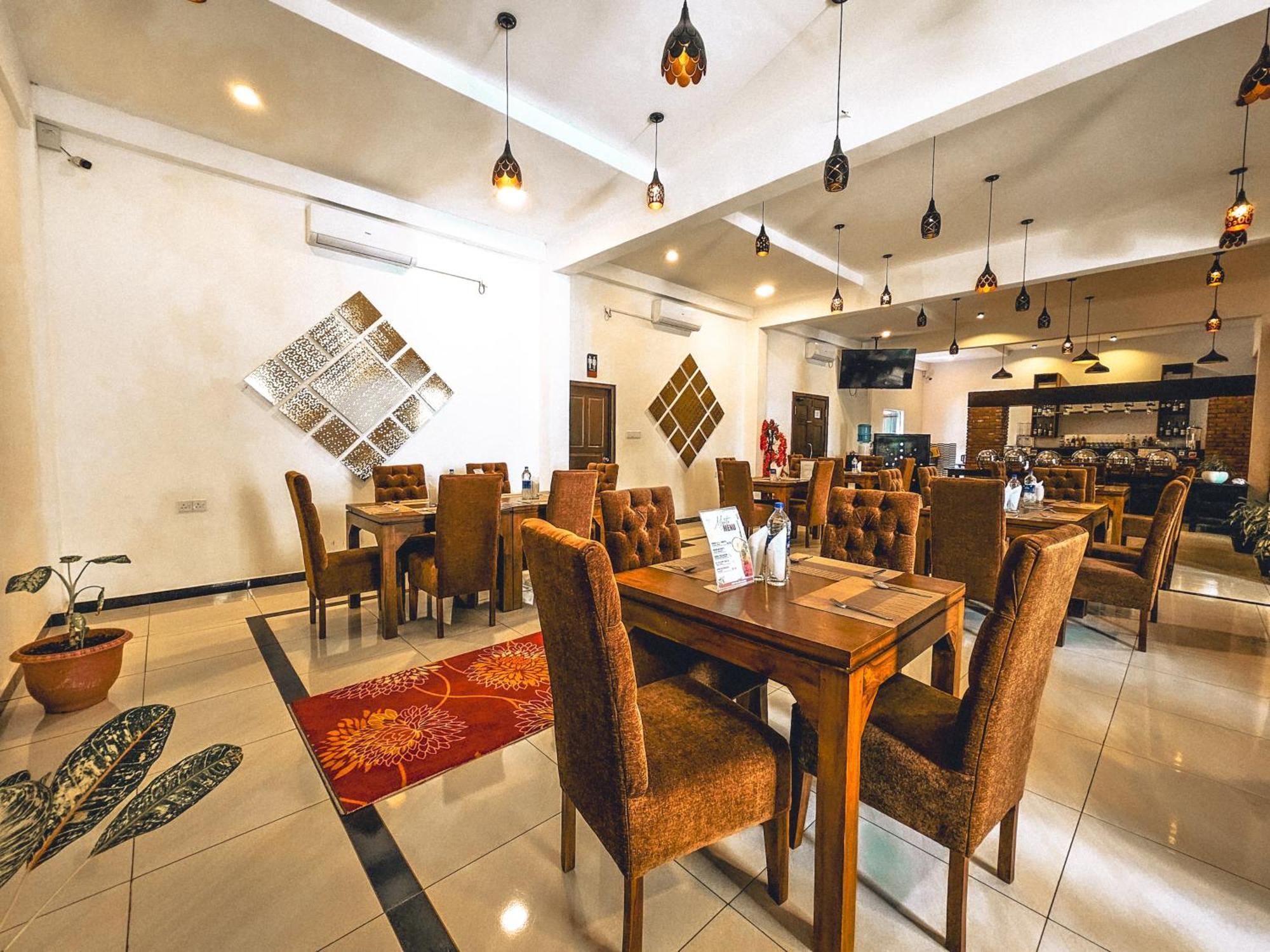 Hotel Northway Vavuniya Buitenkant foto