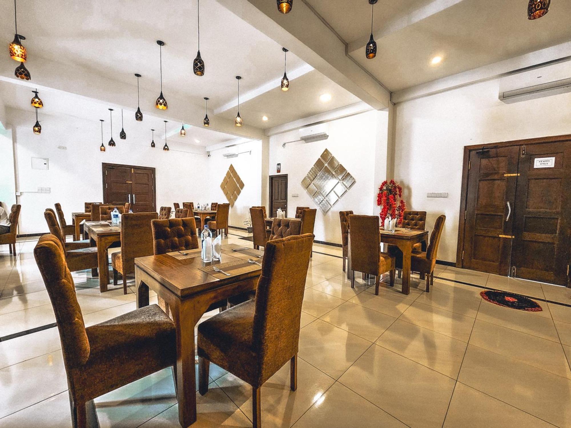 Hotel Northway Vavuniya Buitenkant foto